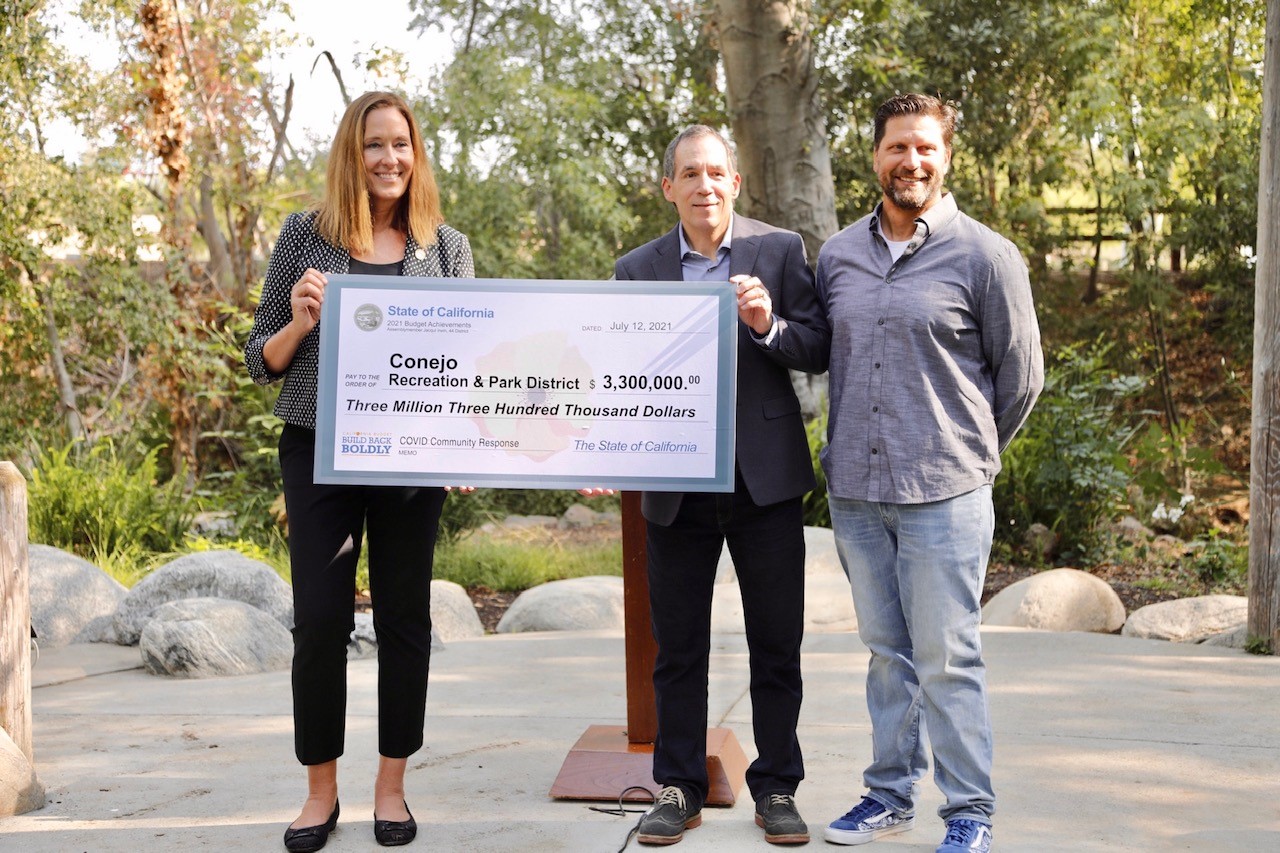 A group picture of a check presentation for Conejo Recreation & Park District